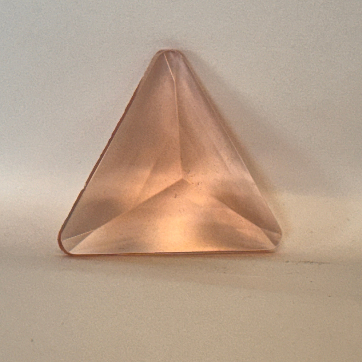 39 MM TRIANGLE FACETED PEACH