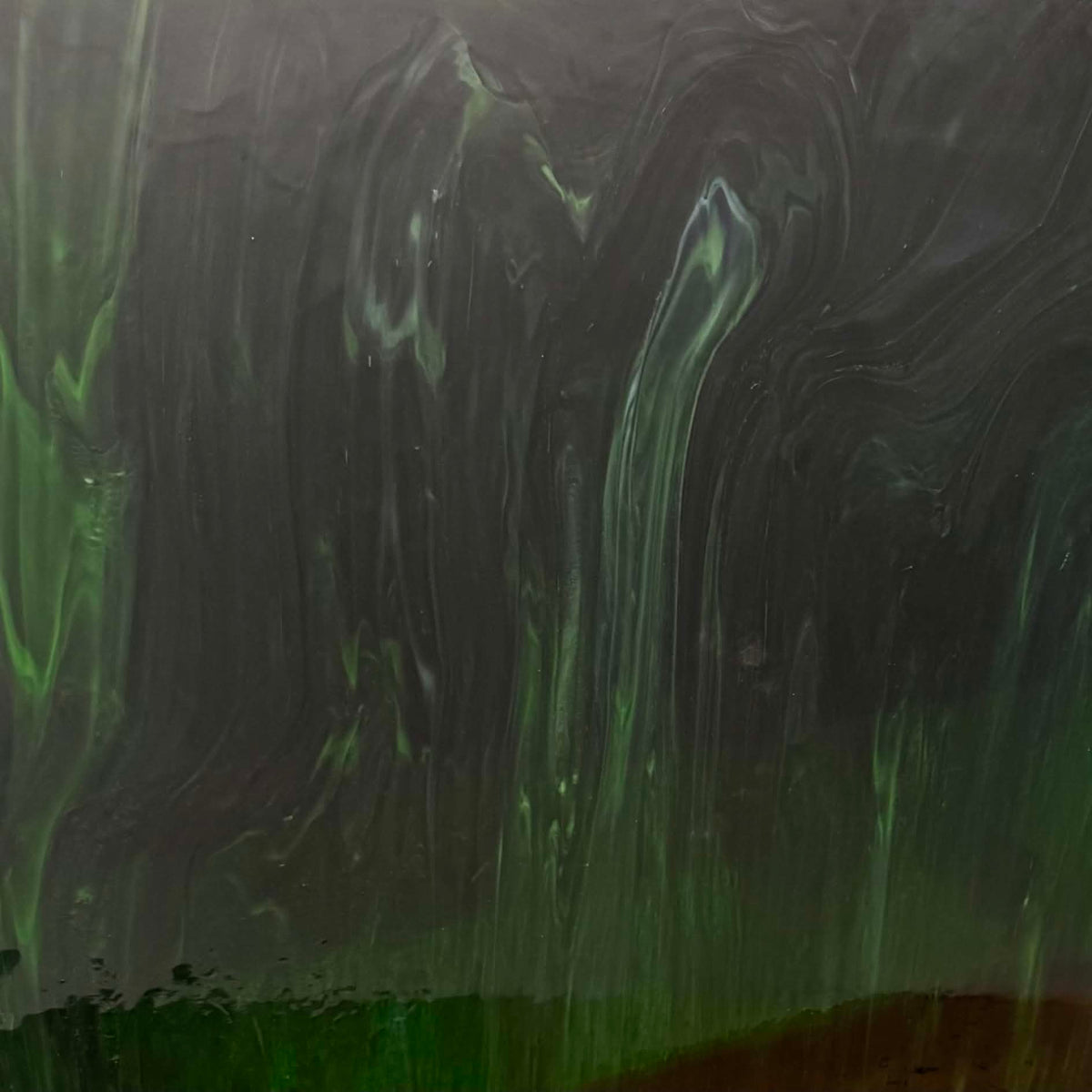 Dark Green / White Wispy